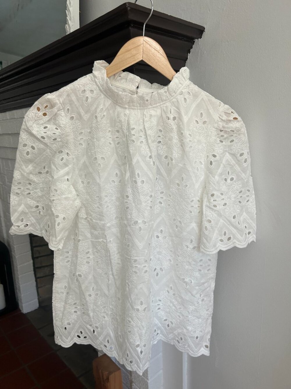 PrettyGarden Eyelet White Short Sleeve Blouse with Ruffles Size M NWT